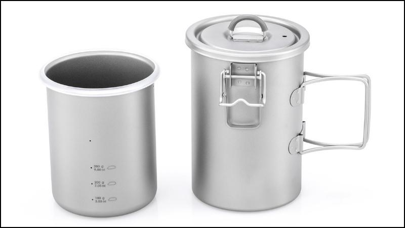 Titanium có khả năng chịu lực uốn tốt hơn sắt Không có cảm giác khi chạm vào các vật liệu bằng titanium