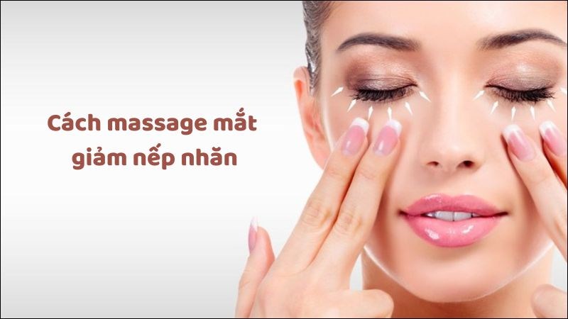 Massage là giải pháp tăng cường lưu thông máu giúp giảm nếp nhăn mắt