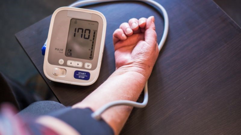 Huyết áp cao là một trong các biến chứng nguy hiểm của viêm cầu thận