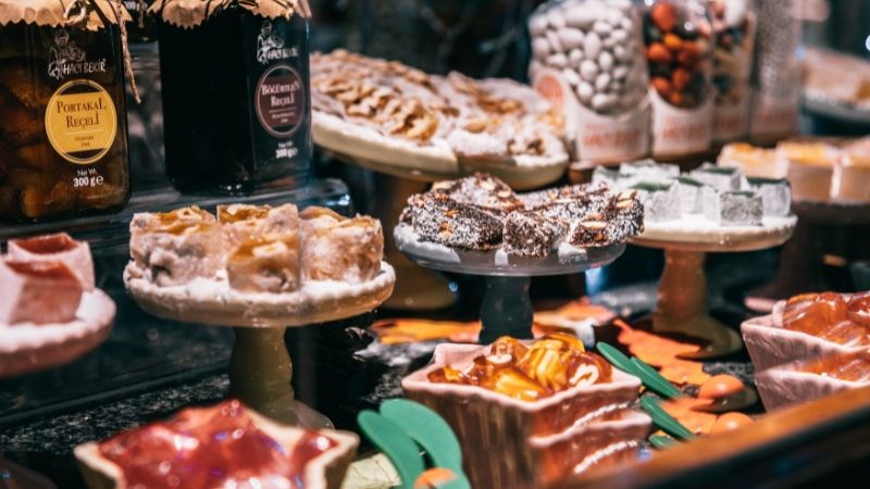 Bánh kẹo ngọt tăng cường viêm nhiễm và gây đau khớp