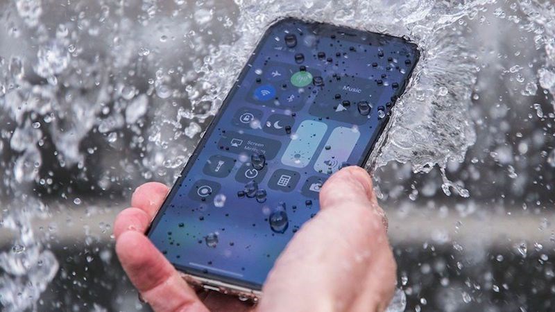 Khả năng chống nước tr&ecirc;n iPhone 15 Plus cực tốt nhờ IP68