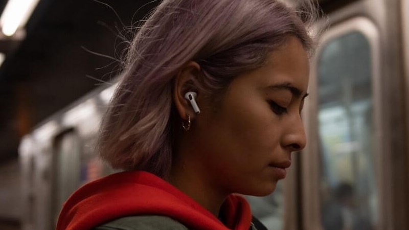 AirPods 3 được phủ một lớp lưới âm thanh đặc biệt AirPods 3 được phủ một lớp lưới âm thanh đặc biệt