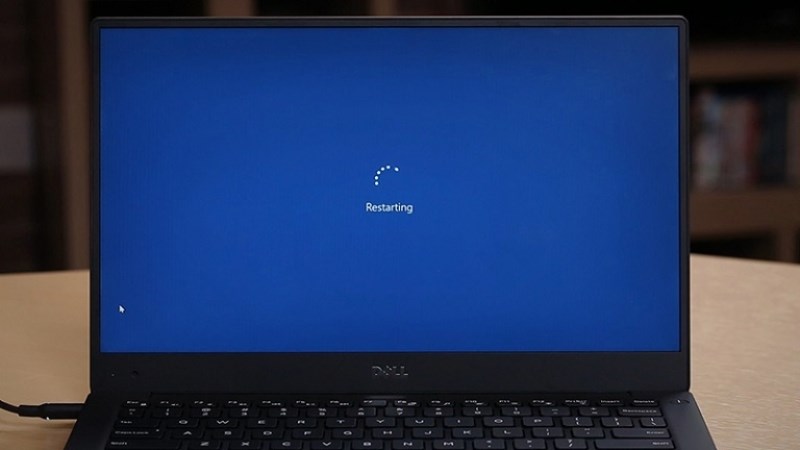 Khởi động lại laptop 