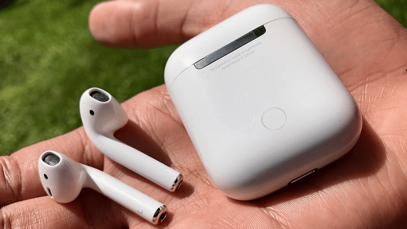 Nếu cất AirPods ngay vô hộp khi không sử dụng để có độ bền Nếu cất AirPods ngay vô hộp khi không sử dụng để có độ bền