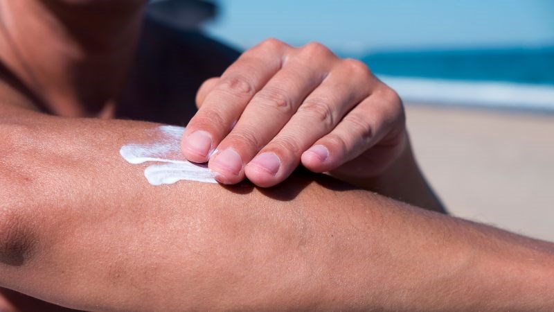 Hãy thử bôi một lượng nhỏ lên vùng da cánh tay để kiểm tra dị ứng