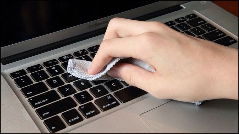 Lau kh&ocirc; bề mặt b&ecirc;n ngo&agrave;i