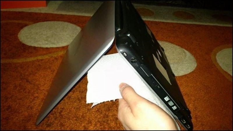 Dốc ngược m&aacute;y t&iacute;nh, tạo th&agrave;nh d&aacute;ng như một m&aacute;i nh&agrave; dốc