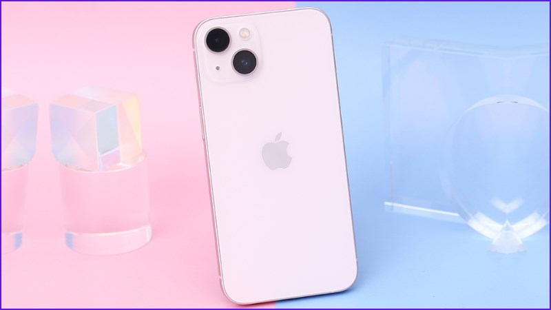  iPhone 13 m&agrave;u hồng đầy sang trọng, nữ t&iacute;nh