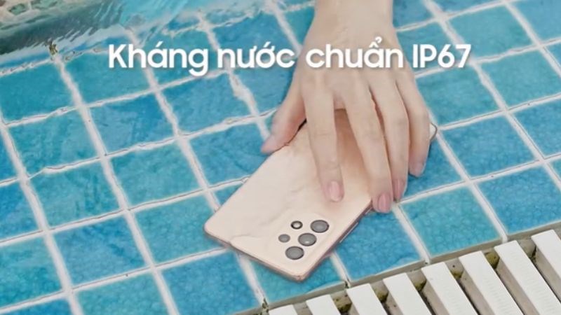 Khả năng hoạt động b&igrave;nh thường ngay trong điều kiện nước khắc nghiệt của Samsung A53