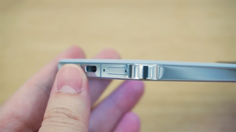 Cả hai đều được t&iacute;ch hợp cho ph&eacute;p người d&ugrave;ng sử dụng 2 SIM