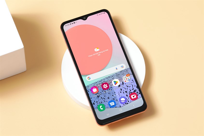 M&agrave;n h&igrave;nh Samsung A04s c&oacute; k&iacute;ch thước lớn, độ ph&acirc;n giải cao