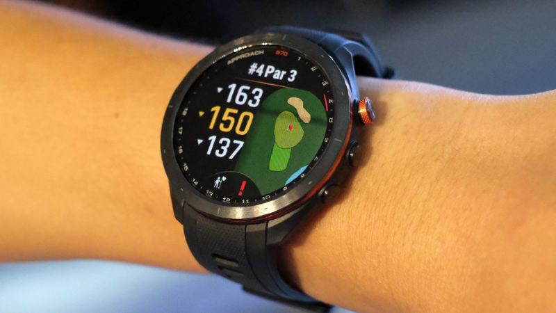 Đồng hồ th&ocirc;ng minh Garmin Golf Approach S70 d&acirc;y silicone cho h&igrave;nh ảnh hiển thị sắc n&eacute;t