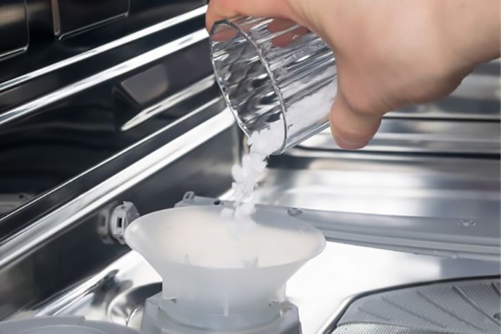 Châm muối rửa đảm bảo châm đúng lượng