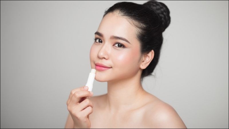 Son dưỡng môi có chống nắng sẽ bảo vệ môi khỏi tác động của tia UV