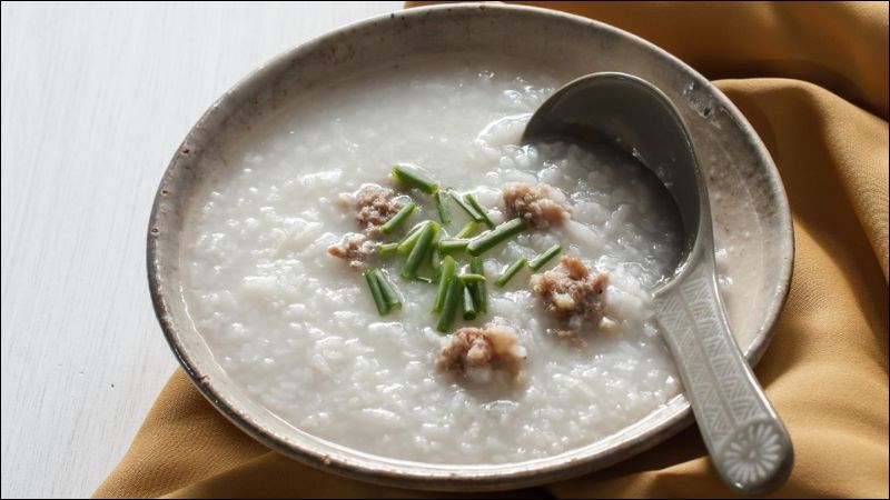 Ăn cháo nấu từ nhục thung dung và thịt dễ giúp chữa da mặt sạm đen