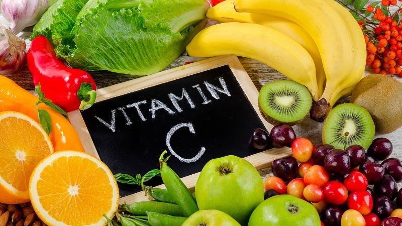 Bạn có thể thêm những thực phẩm giàu vitamin C vào chế độ ăn uống hàng ngày