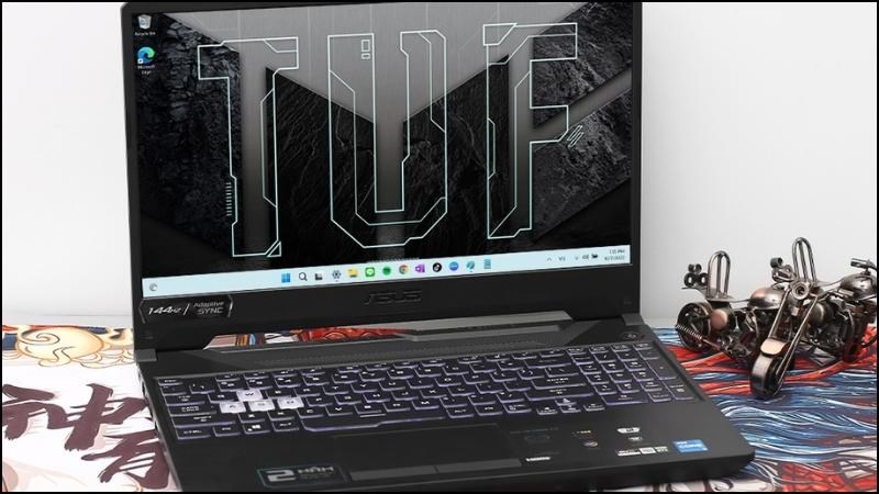 Thiết kế hầm hố với sắc đen nam t&iacute;nh, tạo n&ecirc;n sự mạnh mẽ v&agrave; đậm t&iacute;nh thể thao