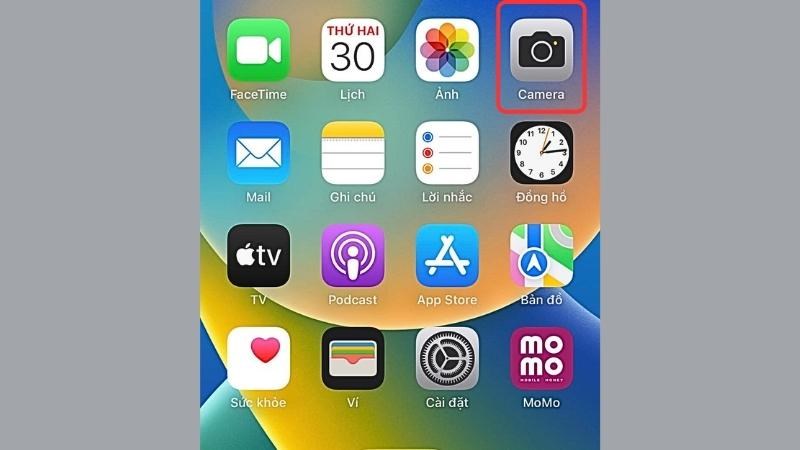 Mở ứng dụng M&aacute;y ảnh tr&ecirc;n m&agrave;n h&igrave;nh điện thoại