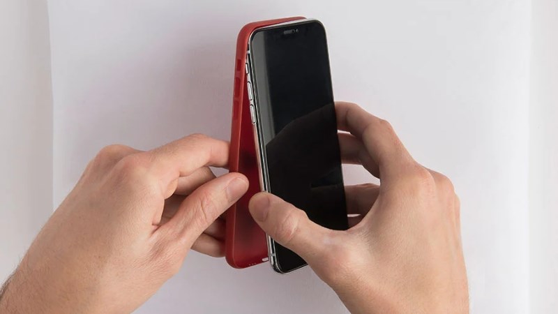 Tháo ốp điện thoại giúp điện thoại không bị bí Tháo ốp lưng iPhone giúp điện thoại không bị bí