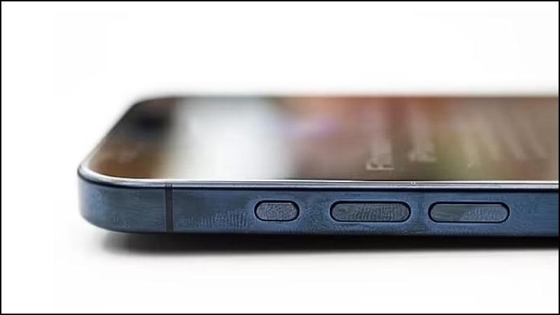 Dầu tr&ecirc;n tay l&agrave;m mờ m&agrave;u khung viền