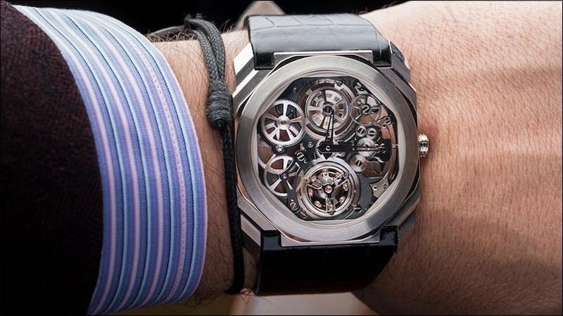 Sử dụng biểu tượng h&igrave;nh rắn g&acirc;y b&ugrave;ng nổ thị trường đồng hồ