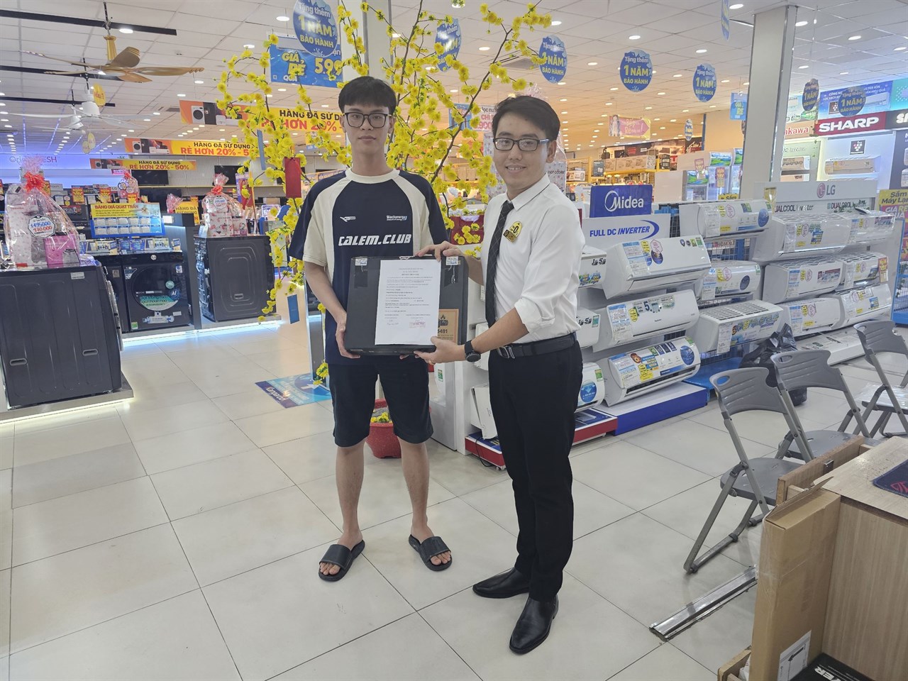 Cơ hội trúng 12 siêu laptop trị giá đến 800 triệu | Laptop giảm đến 30%