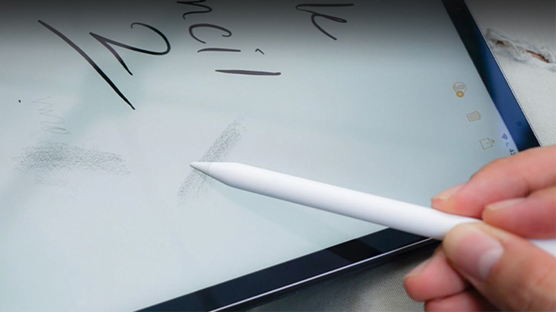 Mẫu b&uacute;t c&oacute; độ trễ thấp v&agrave; độ ch&iacute;nh x&aacute;c cao, gi&uacute;p bạn thoải m&aacute;i s&aacute;ng tạo