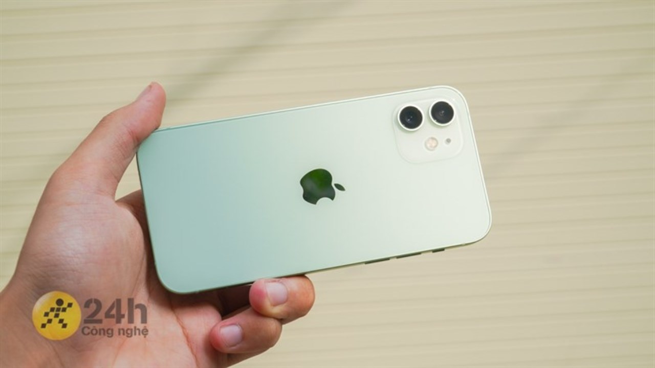 iPhone 12 màu xanh lá nhạt