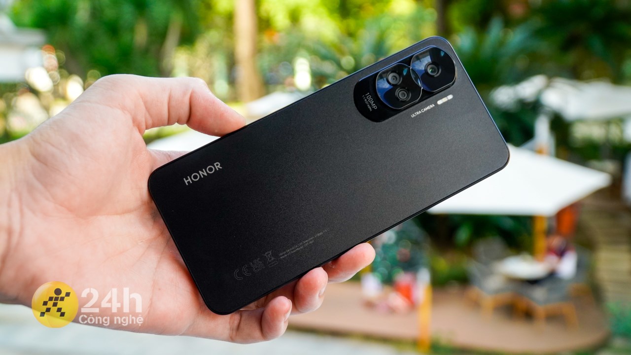Honor 90 Lite cho cảm giác cầm nắm rất thoải mái.