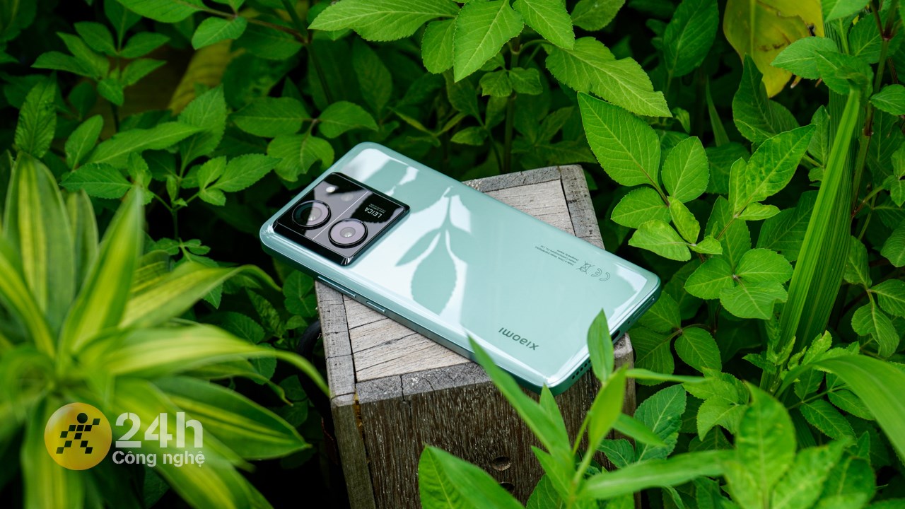 Khuyến mãi cực sâu, mua điện thoại pin cực trâu