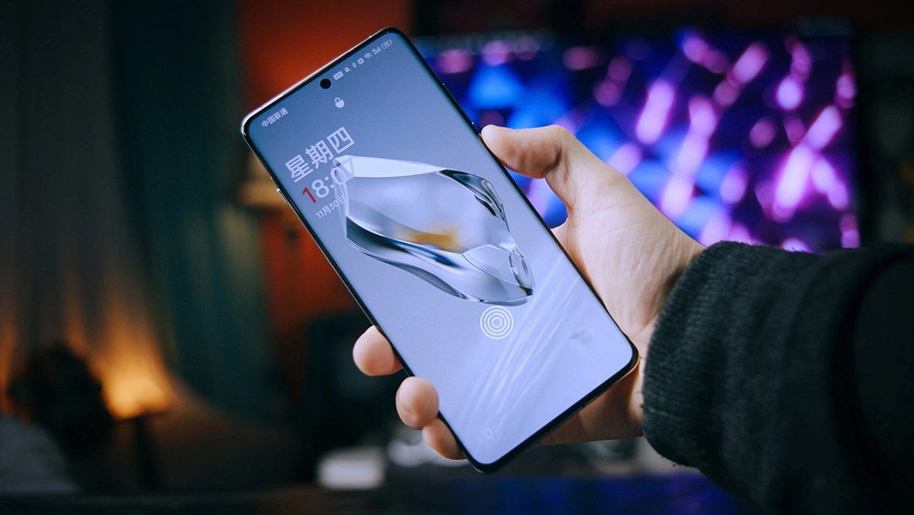 OnePlus 13 có thể được trang bị màn hình tần số quét 165 Hz (ảnh minh họa: OnePlus 12). Nguồn: Weibo. OnePlus 13 có thể được trang bị màn hình tần số quét 165 Hz (ảnh minh họa: OnePlus 12). Nguồn: Weibo.