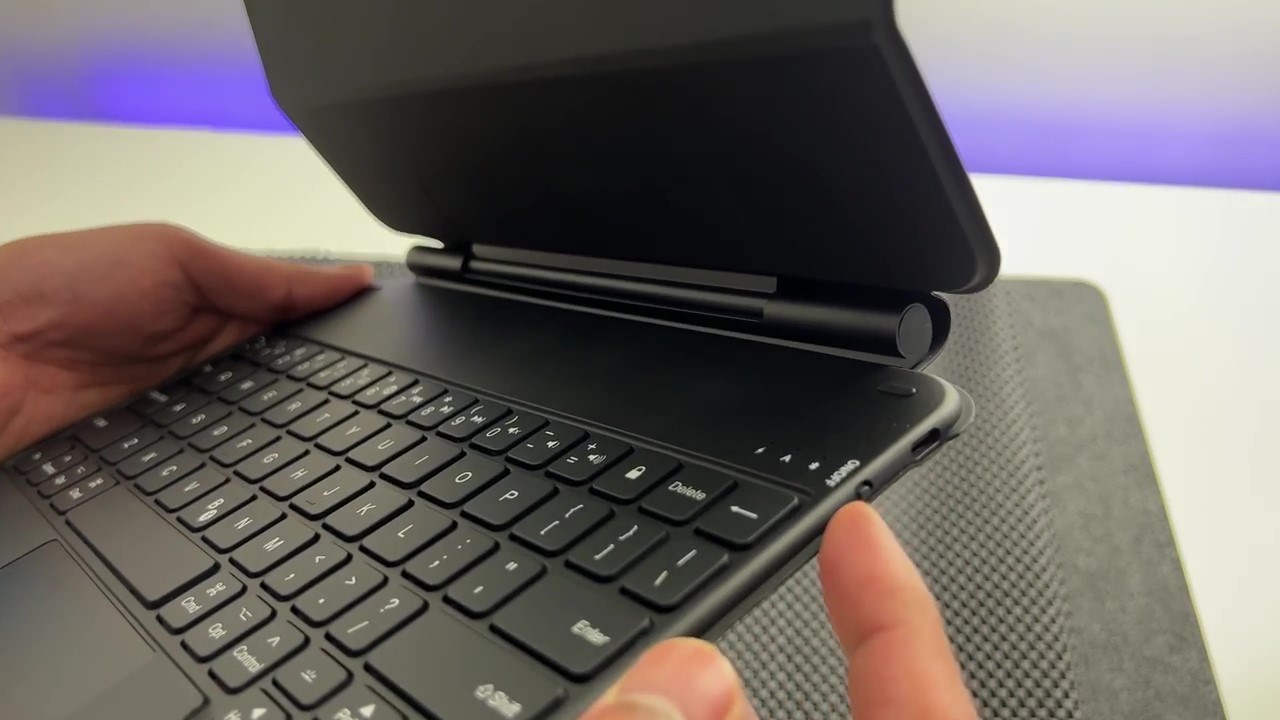 Trên tay Rebound Magnetic Keyboard Case