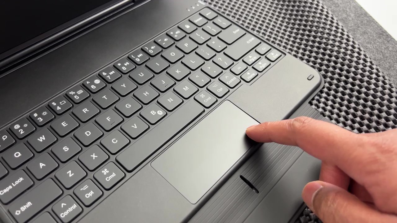 Trên tay Rebound Magnetic Keyboard Case