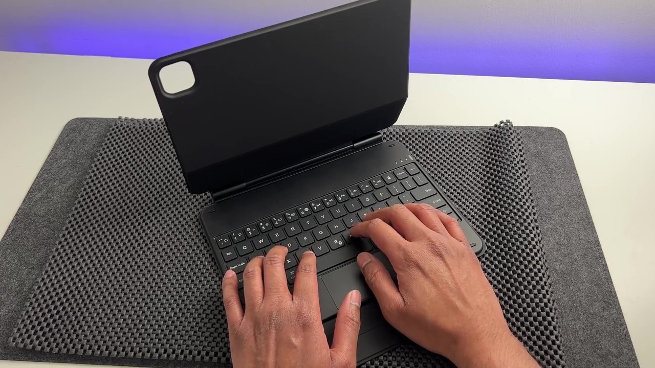 Trên tay Rebound Magnetic Keyboard Case