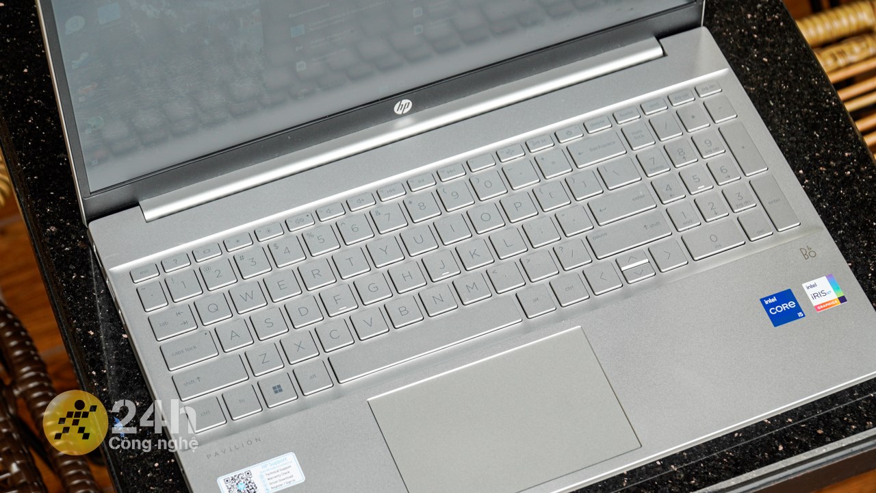 HP Pavilion 15 eg3095TU được trang bị hệ thống bàn phím layout 98%. HP Pavilion 15 eg3095TU được trang bị hệ thống bàn phím layout 98%.