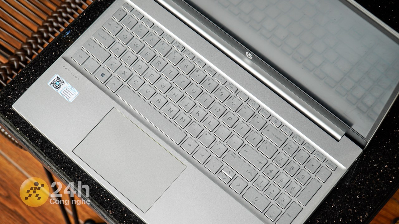 Cảm giác gõ trên HP Pavilion 15 eg3095TU rất tốt. Cảm giác gõ trên HP Pavilion 15 eg3095TU rất tốt.