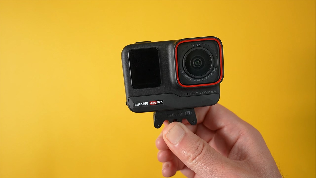 Insta360 Ace Pro được trang bị hệ thông camera nhiều công nghệ xịn bên trong. Nguồn: Ben Claremont.