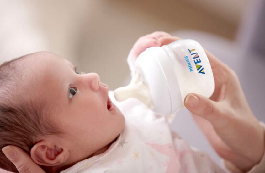 Bình sữa nhựa PP Philips Avent SCF039/17 cổ rộng 60 ml (0 - 1 tháng)