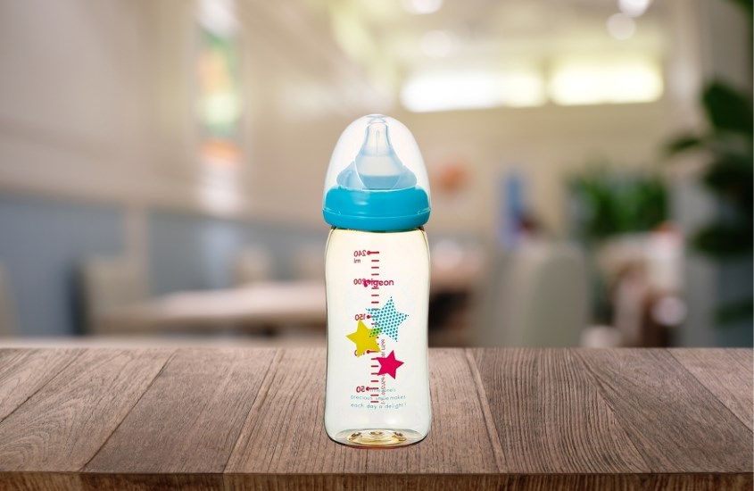 Bình sữa nhựa PPSU Pigeon Plus cổ rộng 240 ml - Hình ngôi sao (từ 3 tháng)