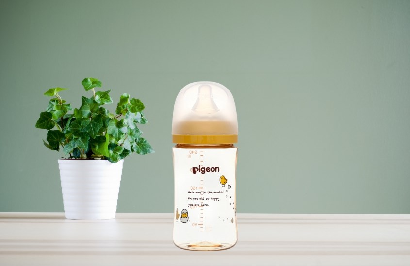 Bình sữa nhựa PPSU Pigeon Plus WN3 cổ rộng phiên bản Nhật 240 ml - Hình gà con (từ 3 tháng)
