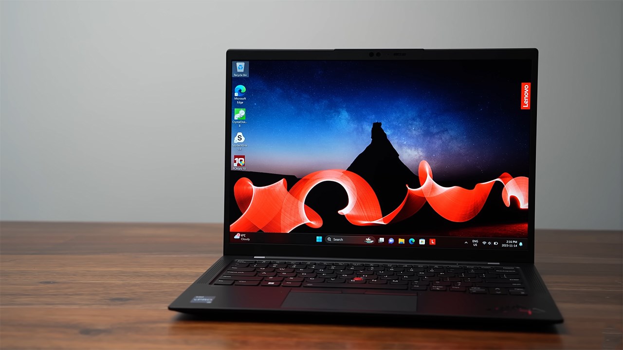 Màn hình Lenovo ThinkPad X1 Carbon Gen 11 có chất lượng hiển thị rất ấn tượng. Nguồn: Matthew Moniz.