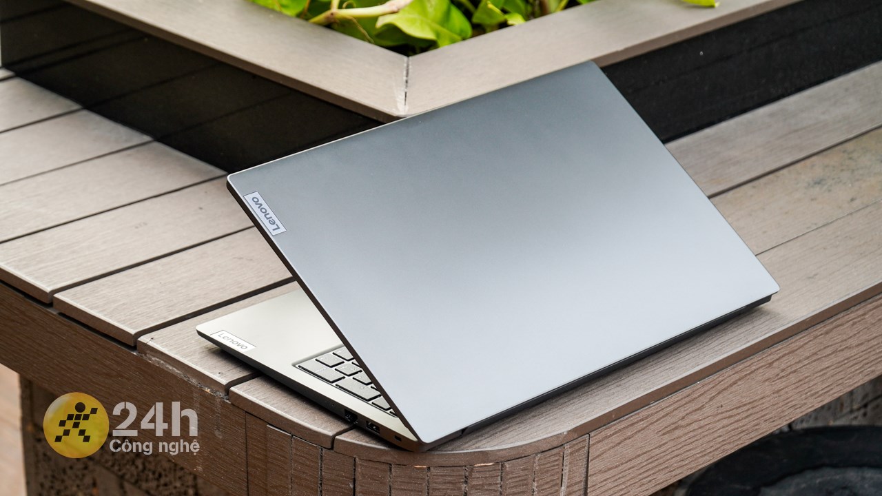 Lenovo V15 G4 IRU có thiết kế đơn giản, sang trọng đặc trưng của các laptop Lenovo