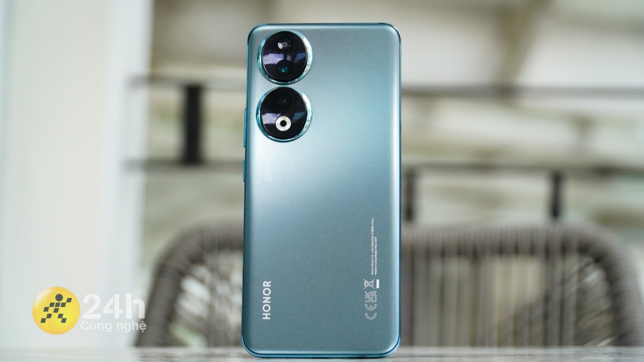 Honor 90 5G sở hữu 2 màu sắc và đây là màu Xanh lục. Honor 90 5G sở hữu 2 màu sắc và đây là màu Xanh lục.