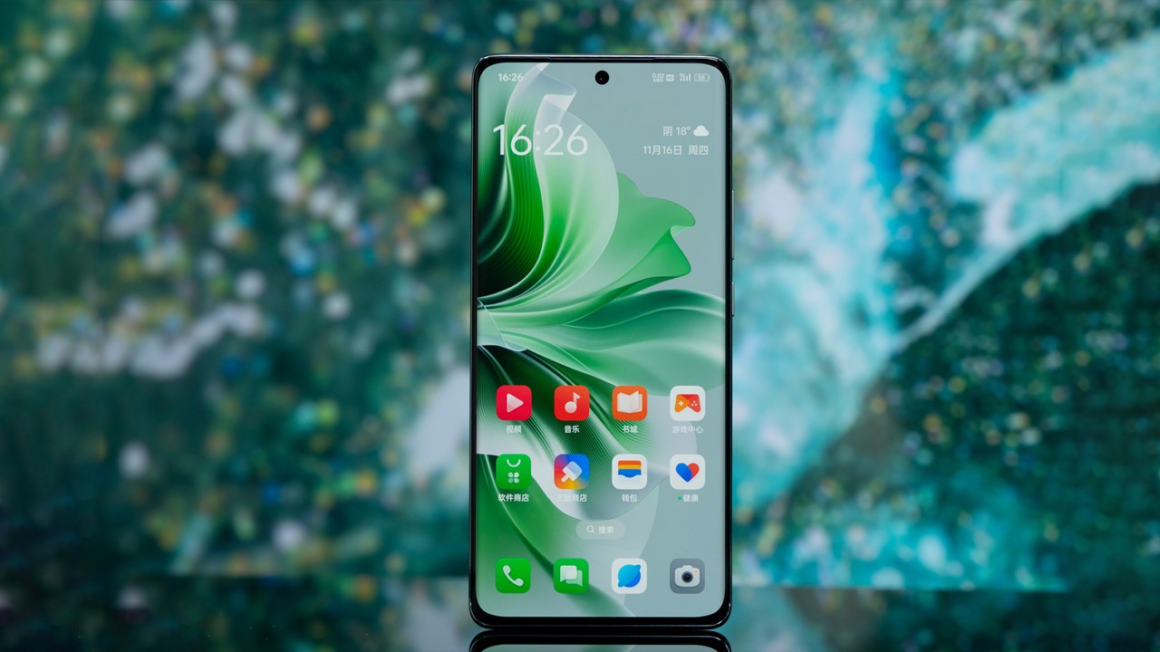 OPPO Reno11 Pro được trang bị màn hình AMOLED rộng 6.74 inch với thiết kế bo cong ở viền hai bên OPPO Reno11 Pro được trang bị màn hình AMOLED rộng 6.74 inch với thiết kế bo cong ở viền hai bên