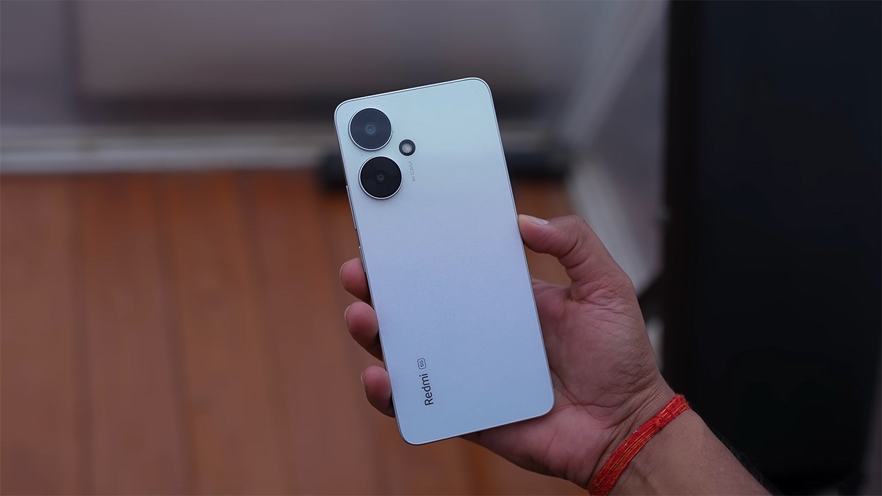 Redmi 13C 5G sở hữu phong cách thiết kế tương tự như nhiều thiết bị giá rẻ khác của nhà Xiaomi. Nguồn: Gyan Therapy.