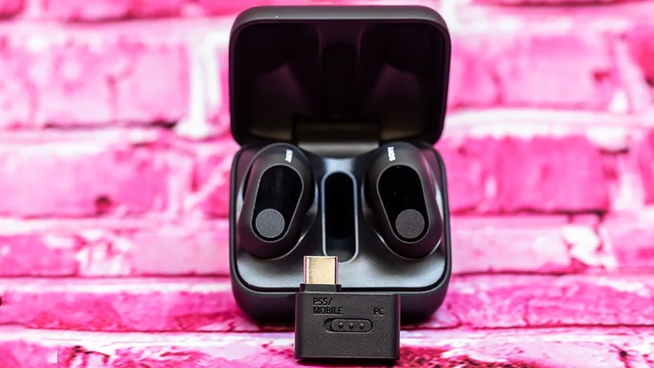 Sony INZONE Buds còn đi kèm với Doungle để gia tăng độ ổn định khi kết nối với các thiết bị khác. Nguồn: PCMag.