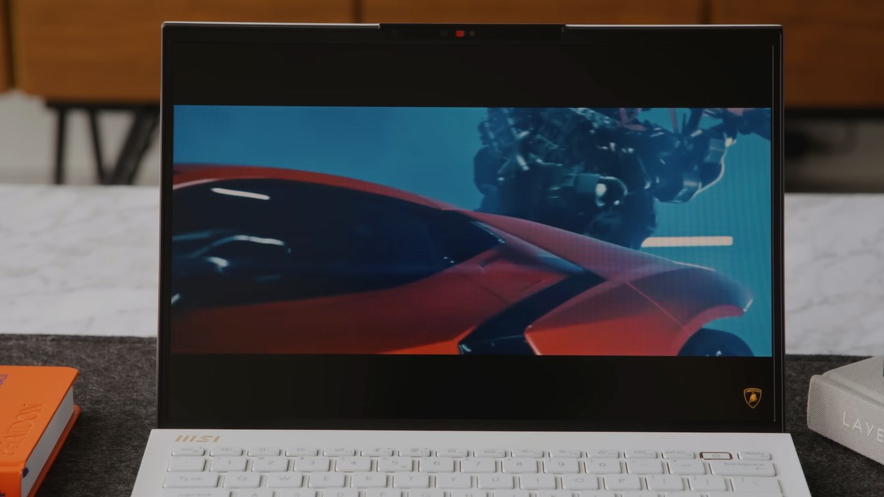 MSI Prestige 13 EVO được trang bị màn hình IPS rộng 13.3 inch, độ phân giải Full HD+