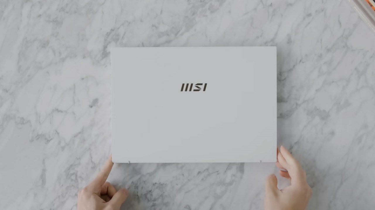 MSI Prestige 13 EVO có thiết kế tối giản, gọn gàng