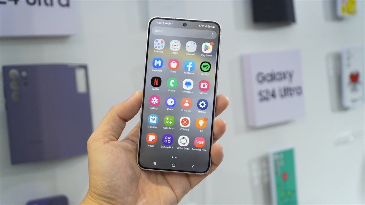 Màn hình Galaxy S24 Plus cũng được nâng cấp với độ sáng cao hơn lên 2.600 nits