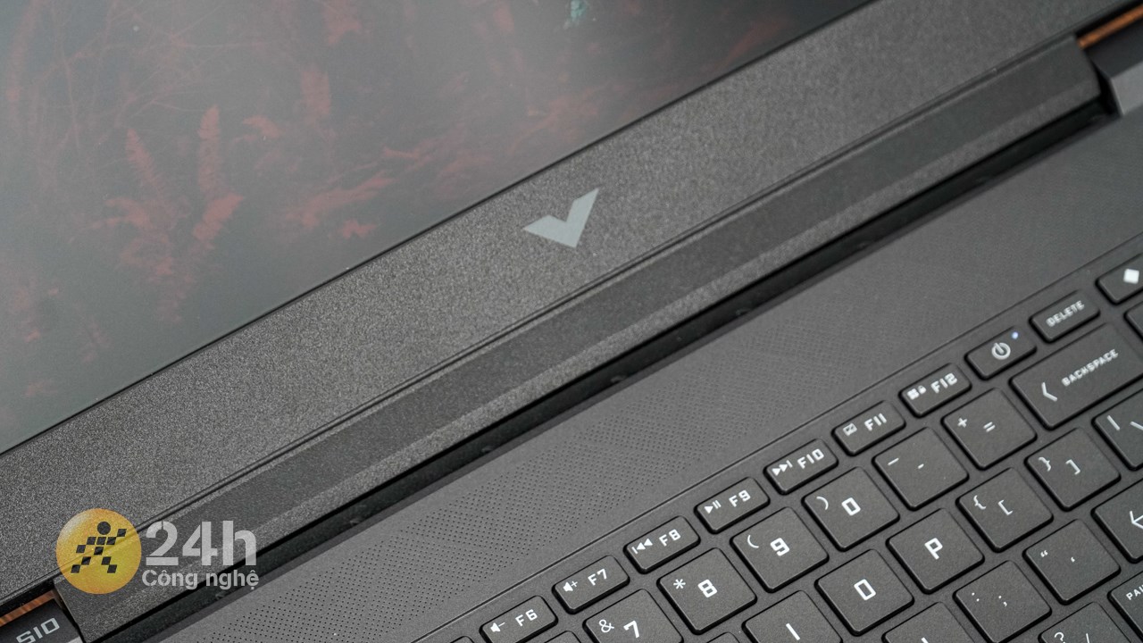 Bản lề của HP VICTUS 15 fa1139TX còn được hoàn thiện rất tốt. Bản lề của HP VICTUS 15 fa1139TX còn được hoàn thiện rất tốt.